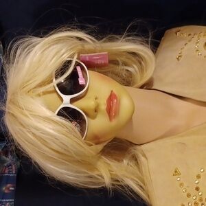 NWT - Foster Grant Luxury Fashion Sunglasses Trend
